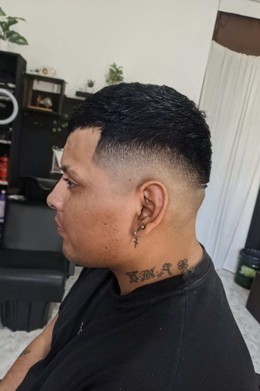 Corte clásico a tijera para hombre en LRB Studio