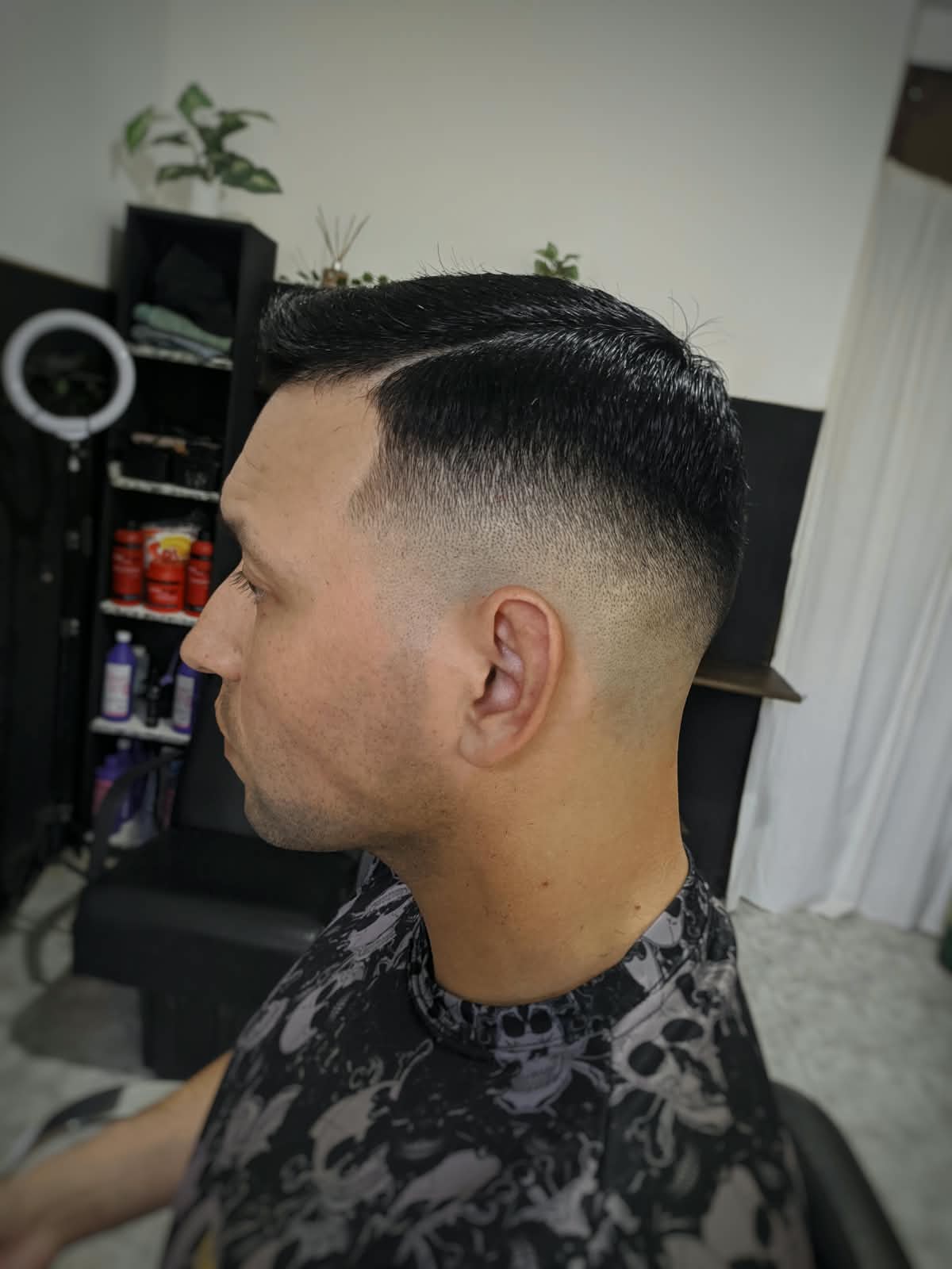 Corte texturizado moderno para hombre en LRB Studio